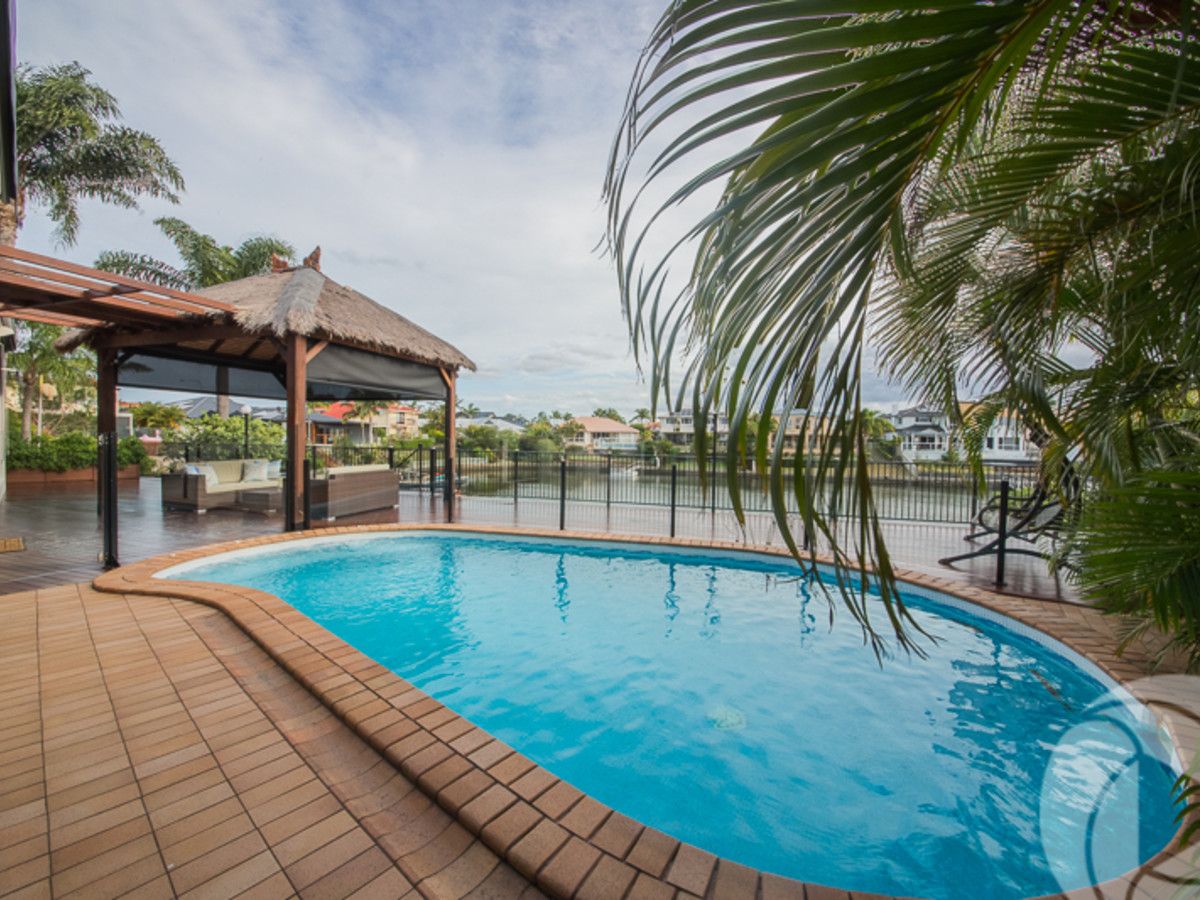 6 Crestmore Court, Mermaid Waters QLD 4218, Image 2