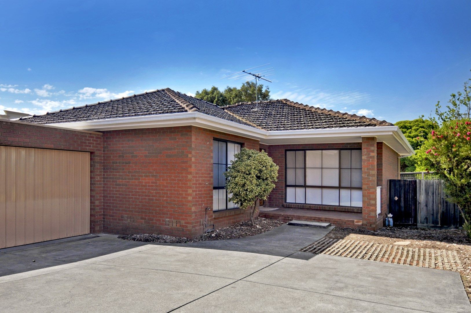 2/22 Carrathool Street, Bulleen VIC 3105, Image 0