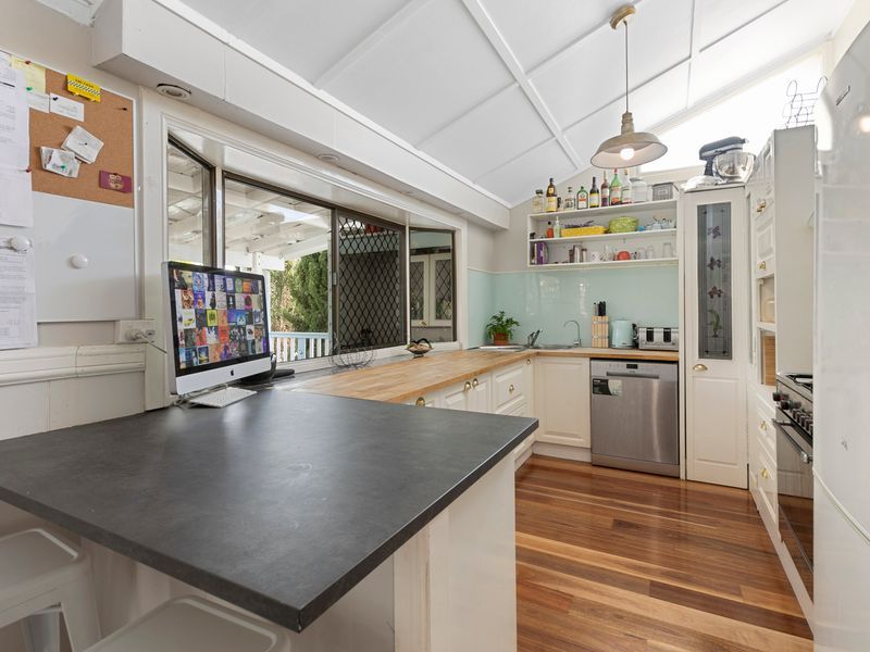12 CARBETHON STREET, Manly QLD 4179, Image 2