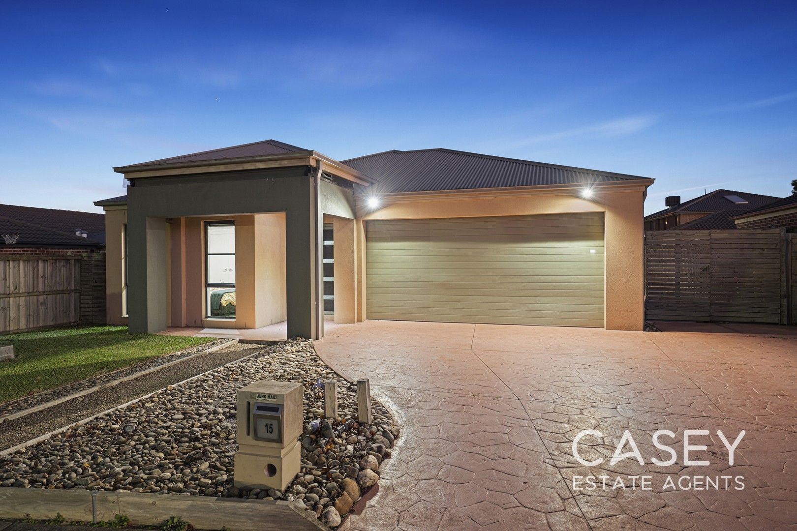 15 Charlbury Crescent, Cranbourne North VIC 3977 Domain