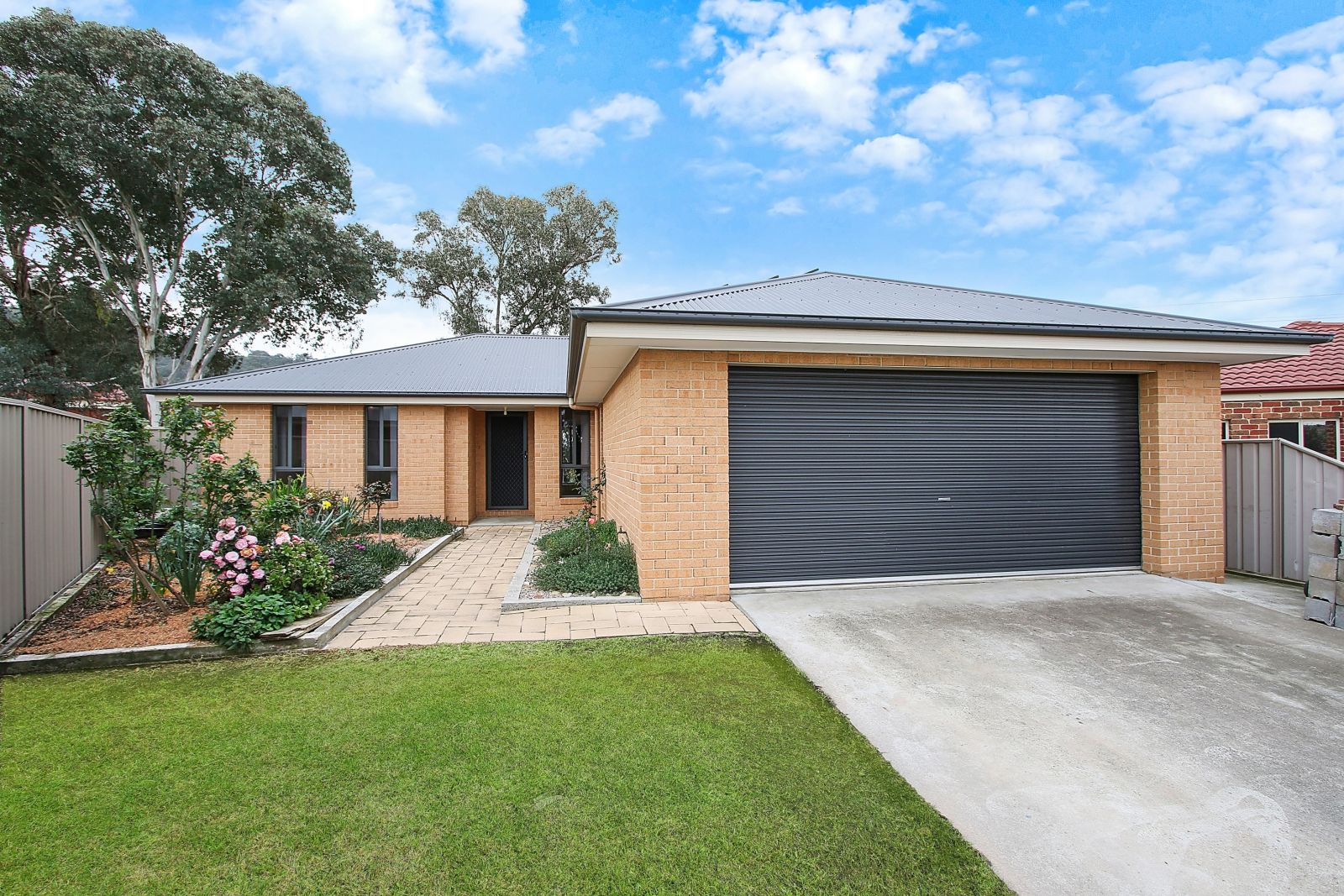 4 bedrooms House in 39 Chafia Place SPRINGDALE HEIGHTS NSW, 2641
