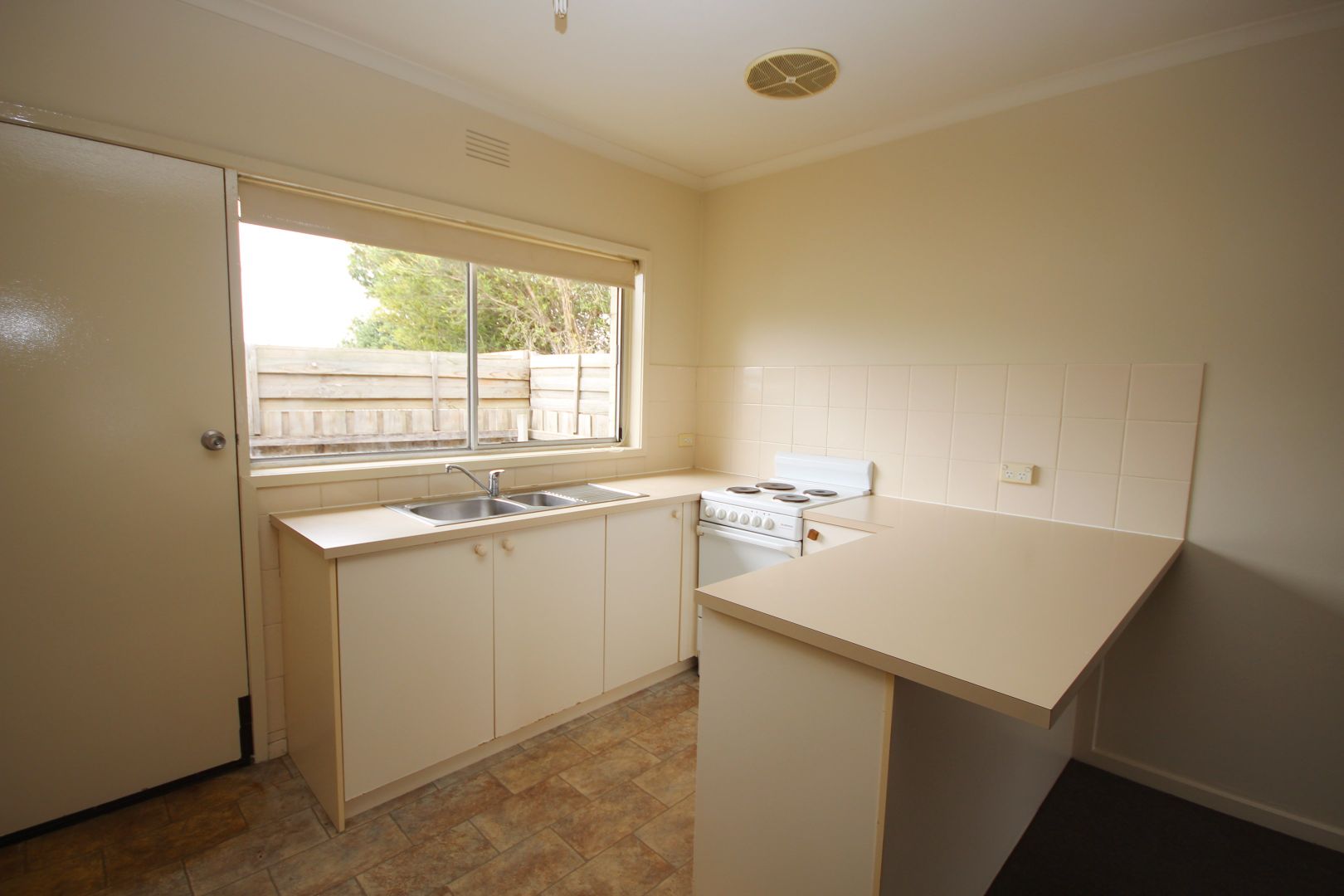 3/5 Cleveland Court, Corio VIC 3214, Image 2