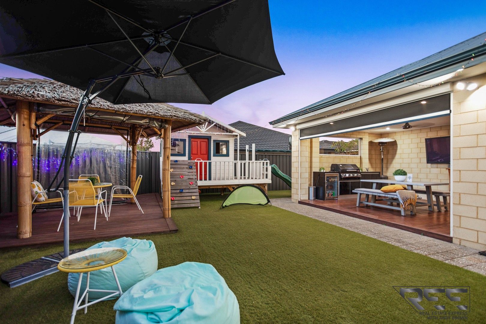 4 bedrooms House in 20 Flindell Way PIARA WATERS WA, 6112