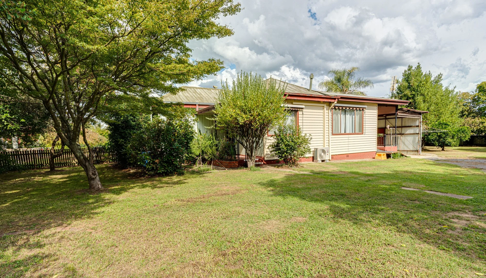 42 Great Alpine Road, Myrtleford VIC 3737