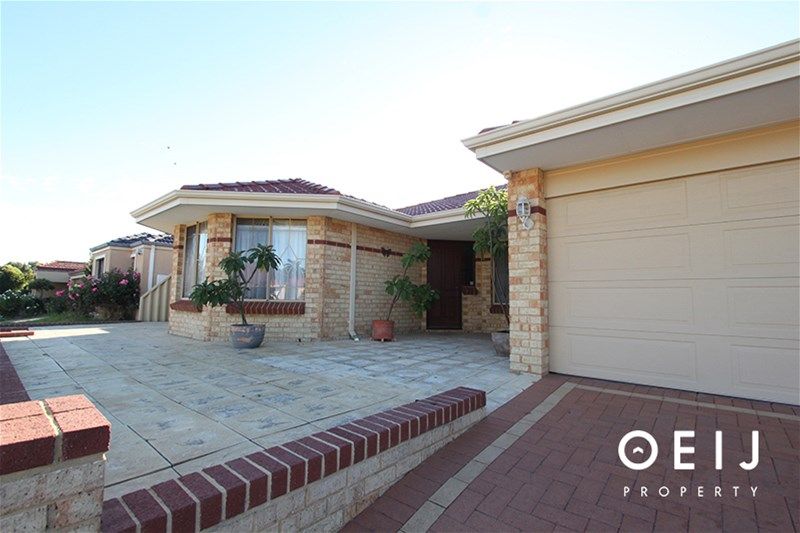 4 bedrooms House in 17 Beedelup Loop BIBRA LAKE WA, 6163