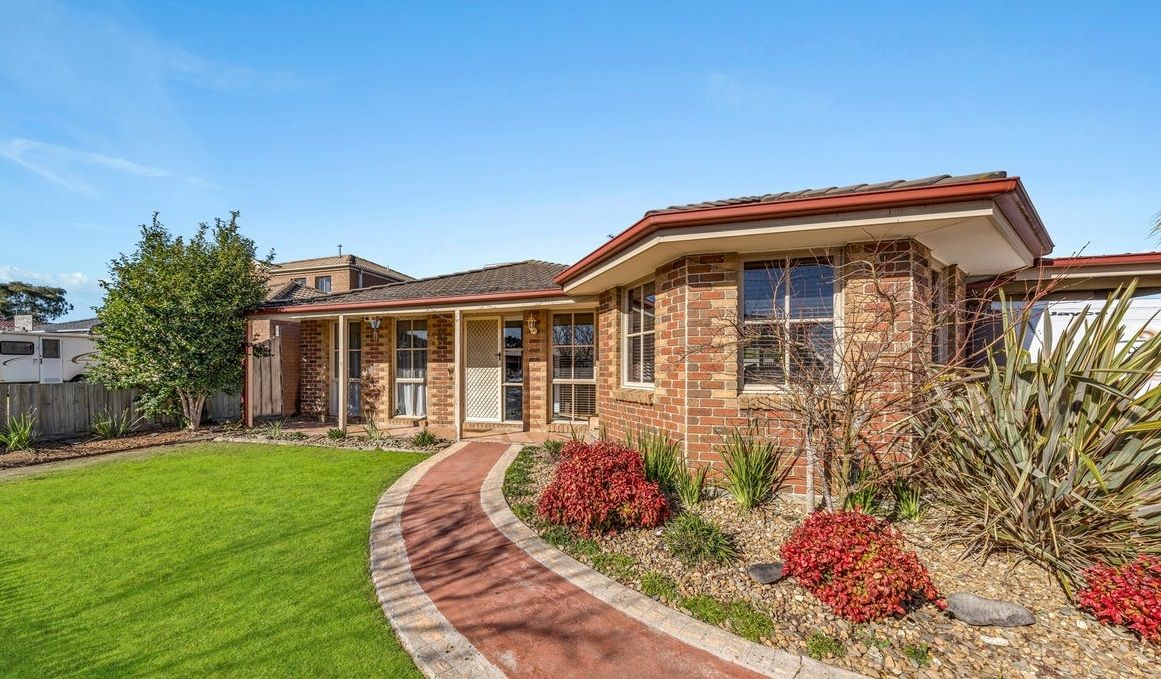 16 Meredith Close, Narre Warren South VIC 3805 House For Rent 600