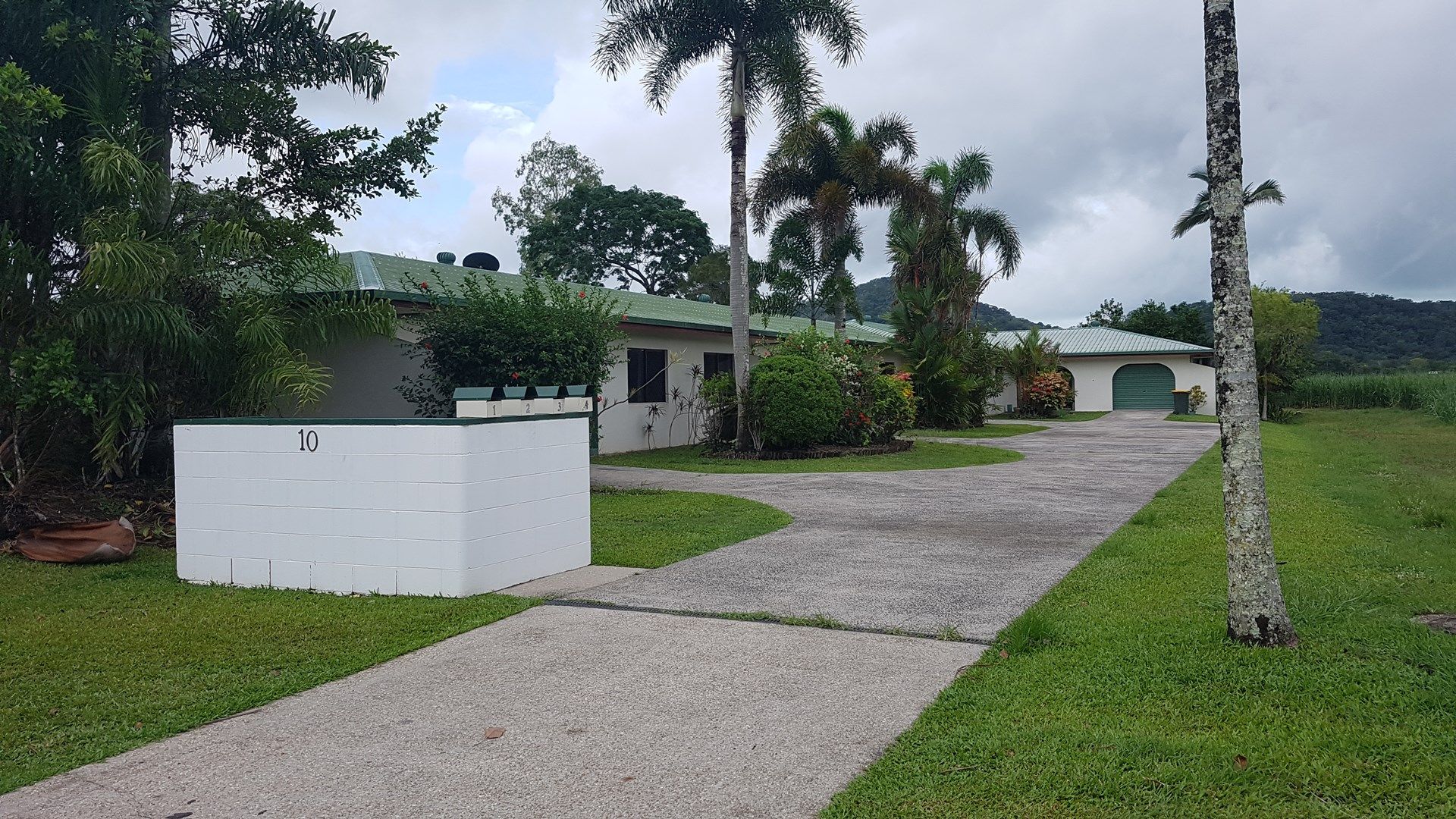 2 bedrooms Apartment / Unit / Flat in 2/10 Alchera Drive MOSSMAN QLD, 4873