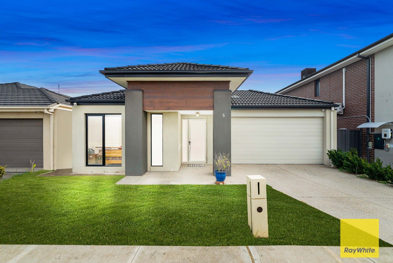 4 bedrooms House in 5 Beachmere Street TARNEIT VIC, 3029