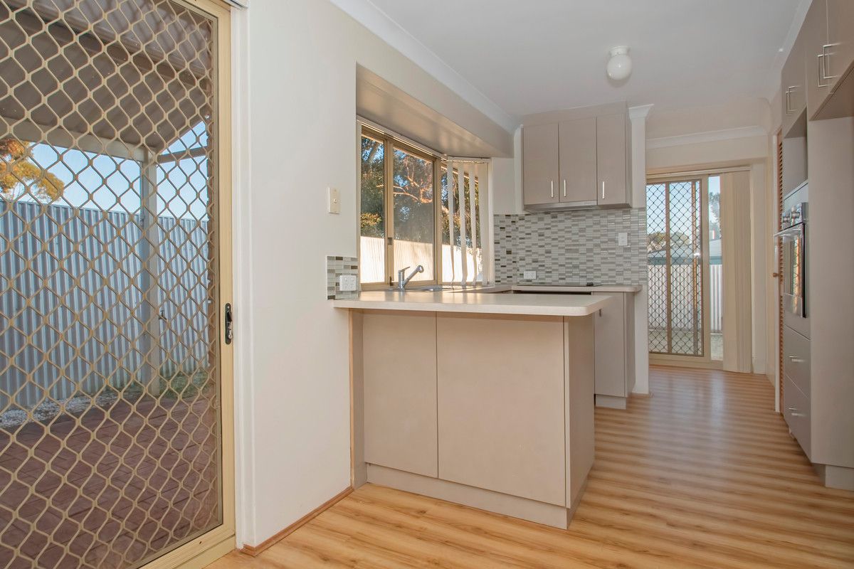 2/17 Burton Place, West Lamington WA 6430, Image 1