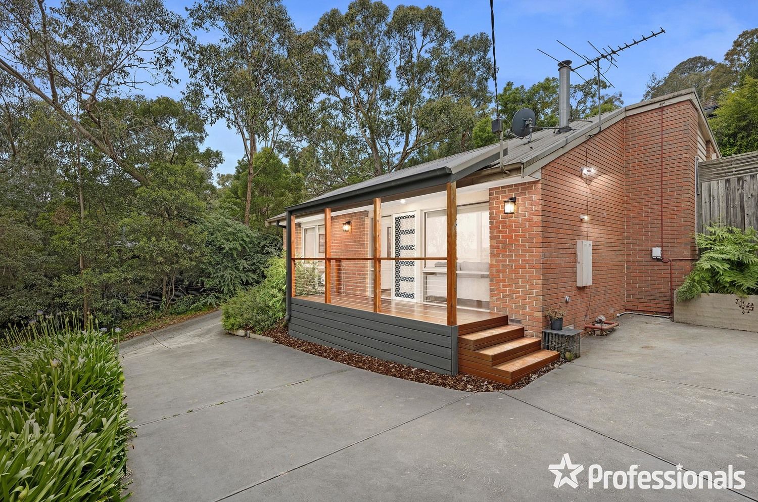 3 bedrooms House in 66 Commercial Road MOUNT EVELYN VIC, 3796