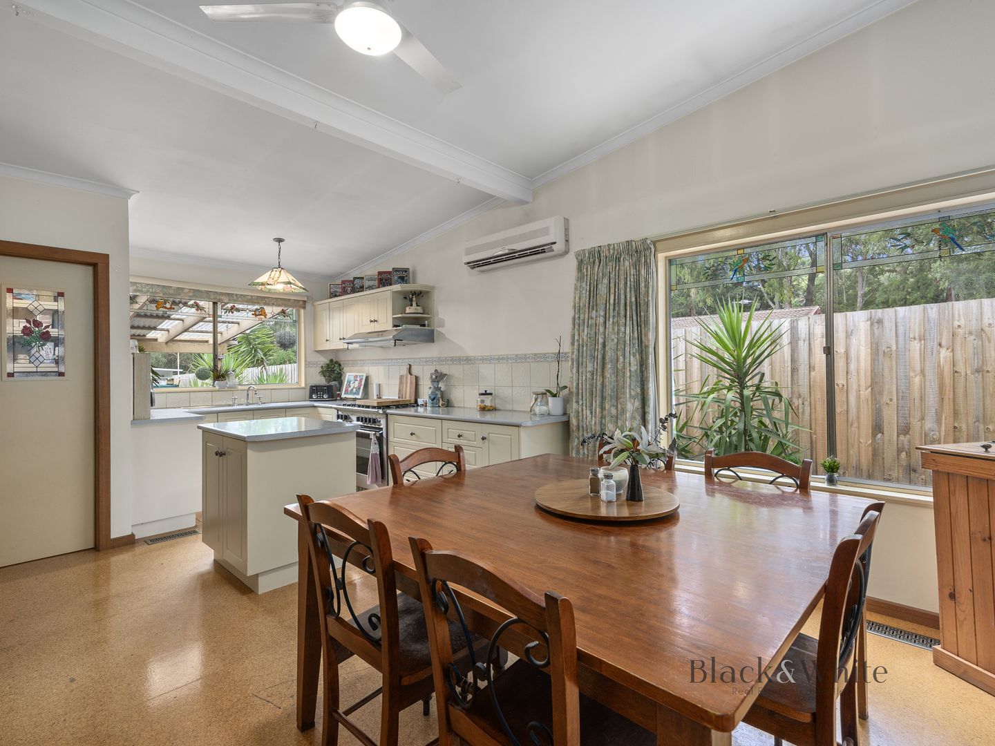 1 Nigel Court, Badger Creek VIC 3777, Image 2