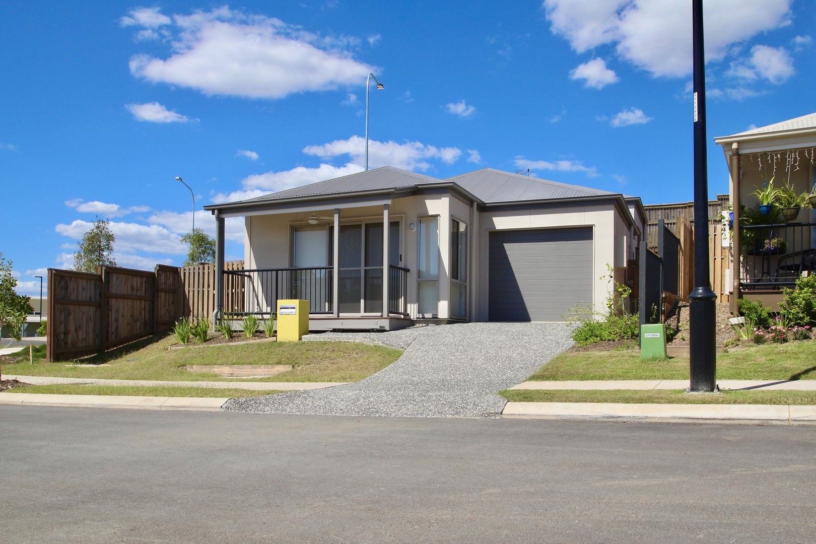 2 bedrooms House in 55 Troost Circuit BELLBIRD PARK QLD, 4300