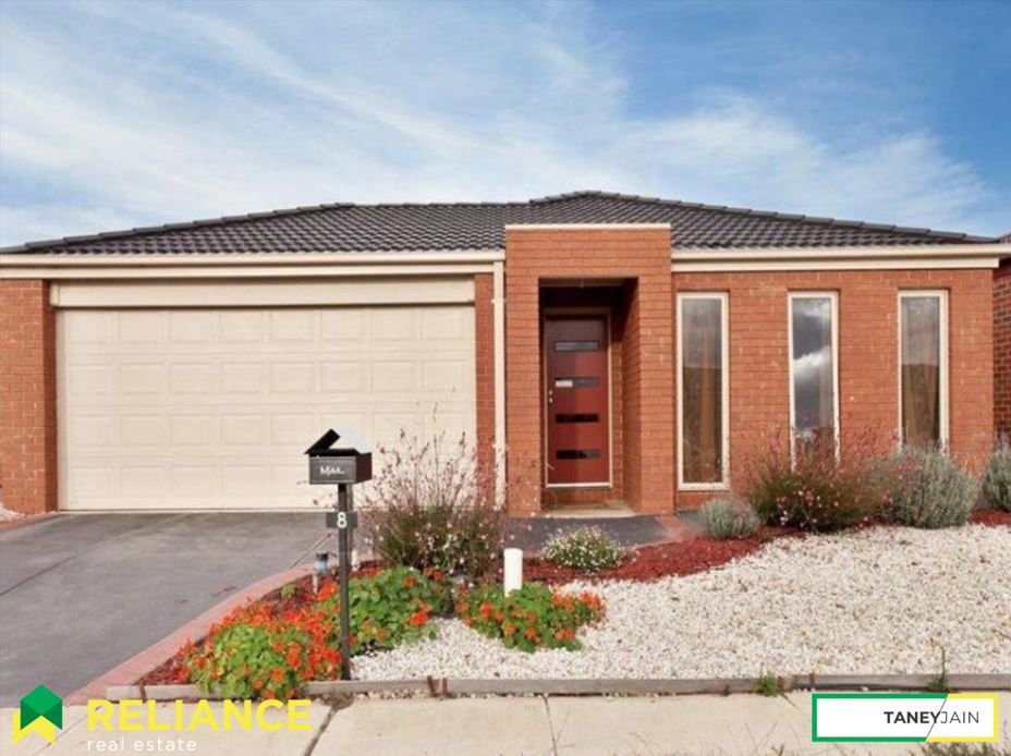 4 bedrooms House in 8 Gungurra Grove WYNDHAM VALE VIC, 3024