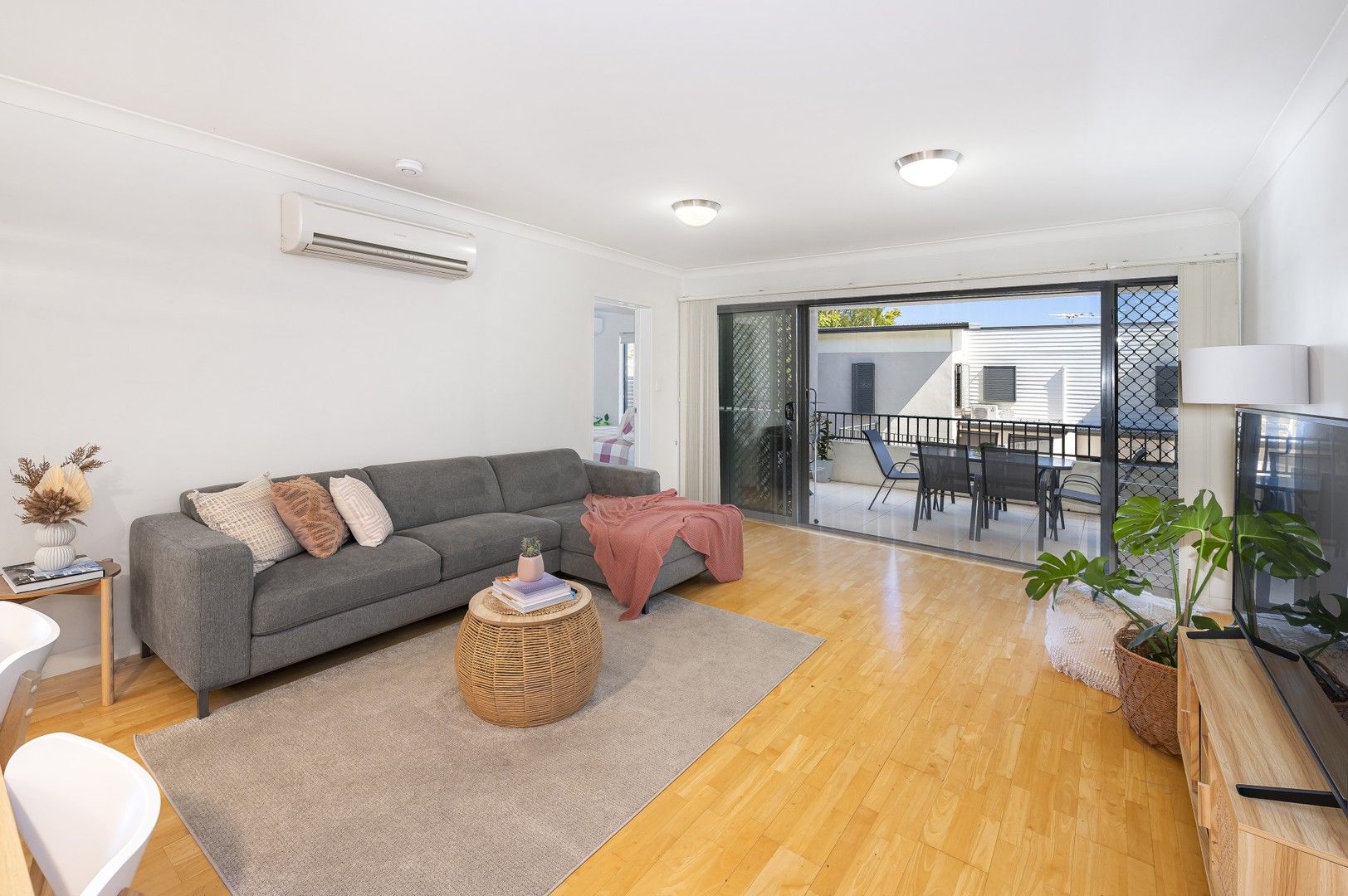 2 bedrooms Apartment / Unit / Flat in 8/17 Alma Road CLAYFIELD QLD, 4011