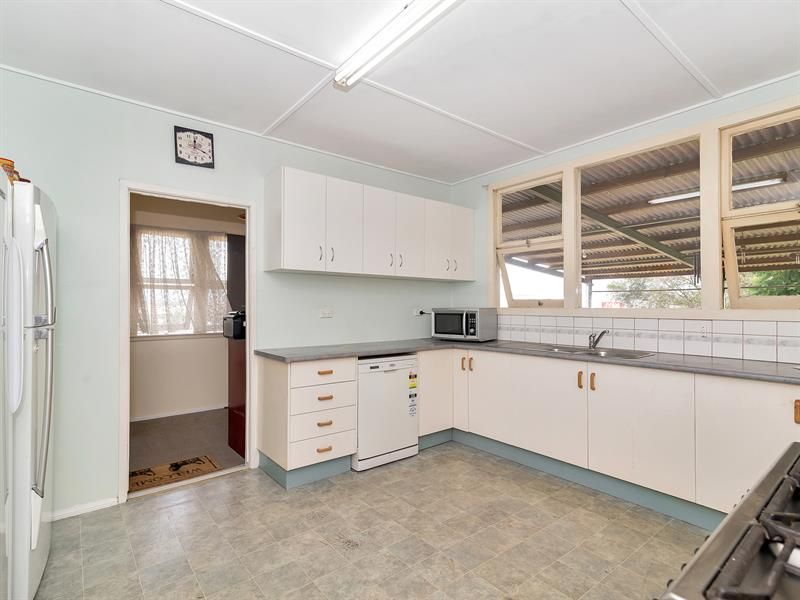 119 Ruthven St, Harlaxton QLD 4350, Image 2