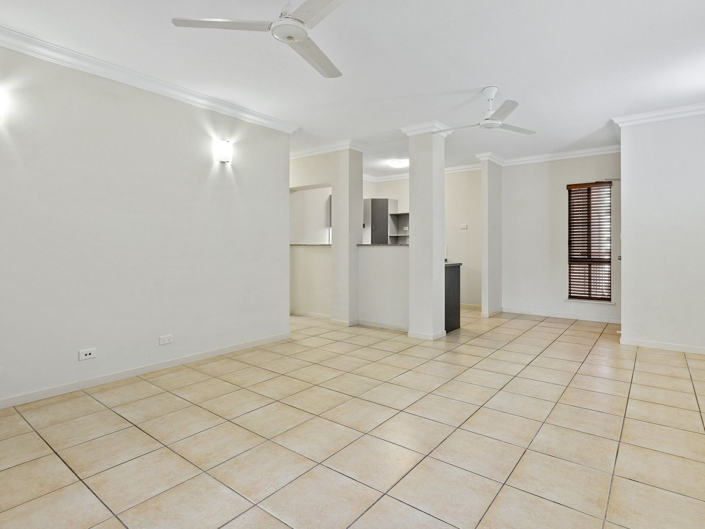 2005/40-42 Clifton Road, Clifton Beach QLD 4879, Image 2