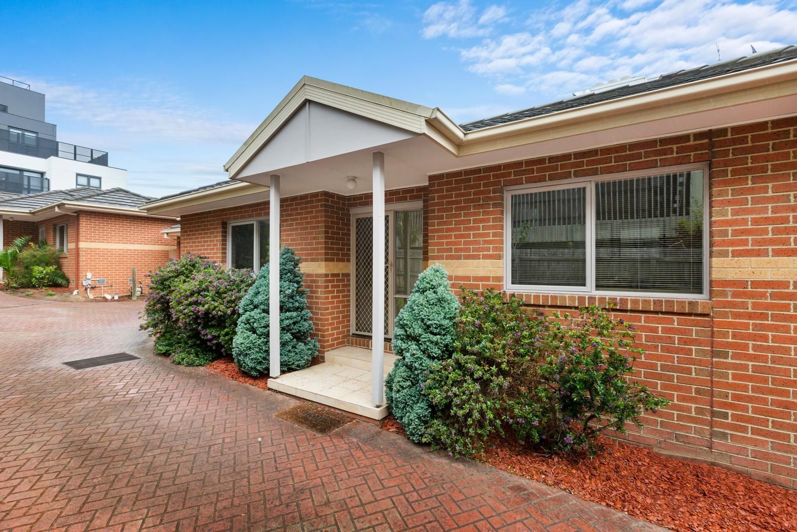 3 bedrooms Apartment / Unit / Flat in 2/9 Bourke Street RINGWOOD VIC, 3134