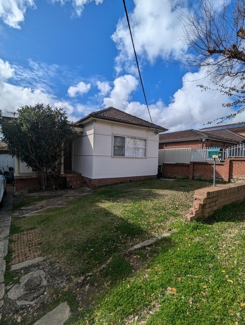3 bedrooms House in 182 GLOUCESTER ROAD HURSTVILLE NSW, 2220