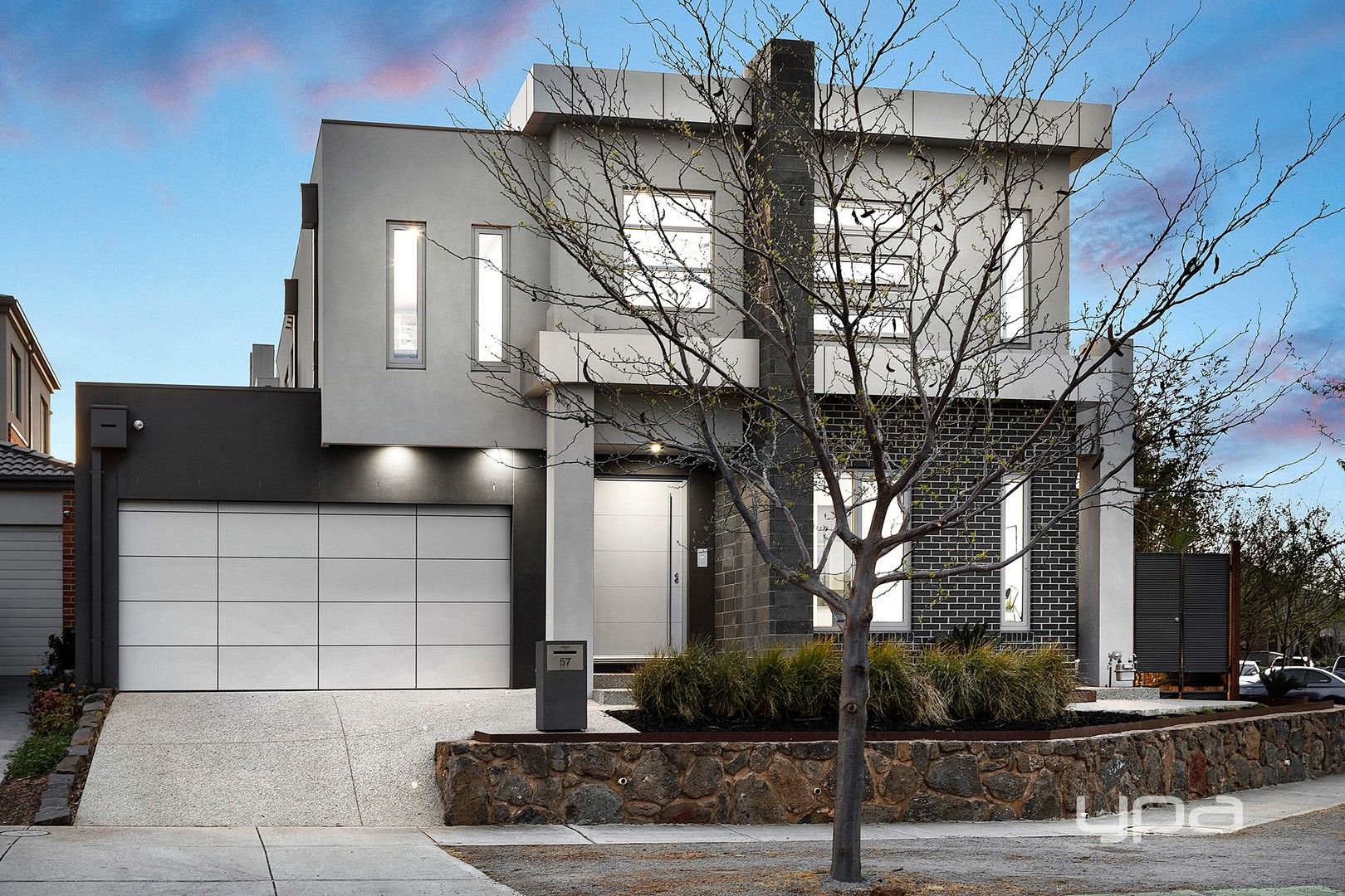 4 bedrooms House in 57 Enterprise Circuit FRASER RISE VIC, 3336