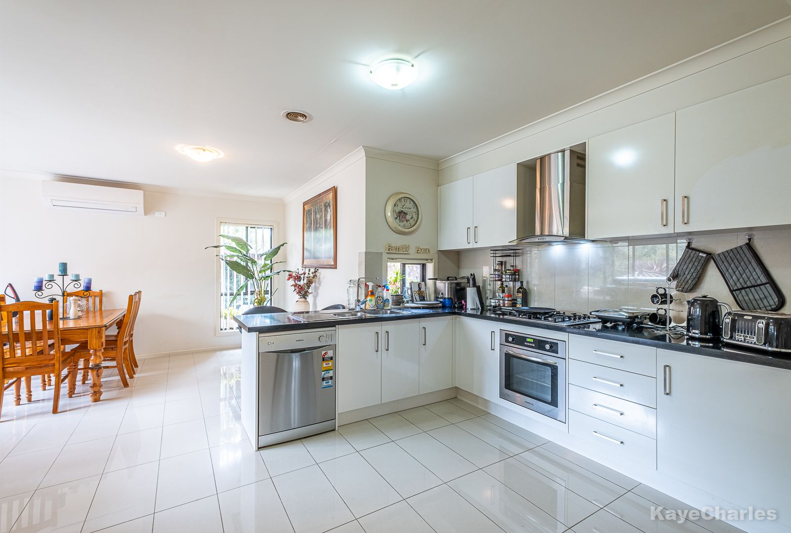 6/2-4 Edinburgh Drive, Beaconsfield VIC 3807, Image 2