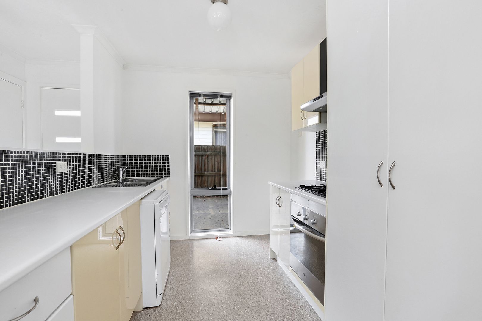 37 Watsonia Grove, Norlane VIC 3214 House For Rent 350 Domain