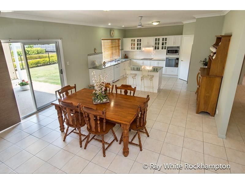 7 Stirling Drive, ROCKYVIEW QLD 4701, Image 2
