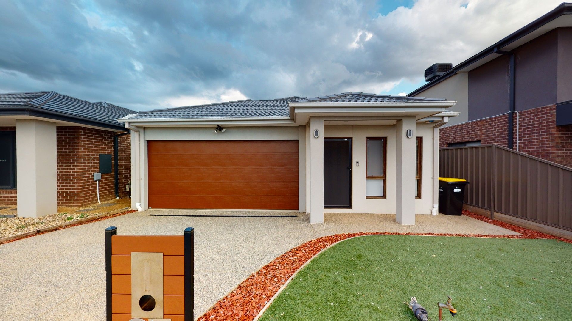 4 bedrooms House in 87 Hawking Crescent FRASER RISE VIC, 3336
