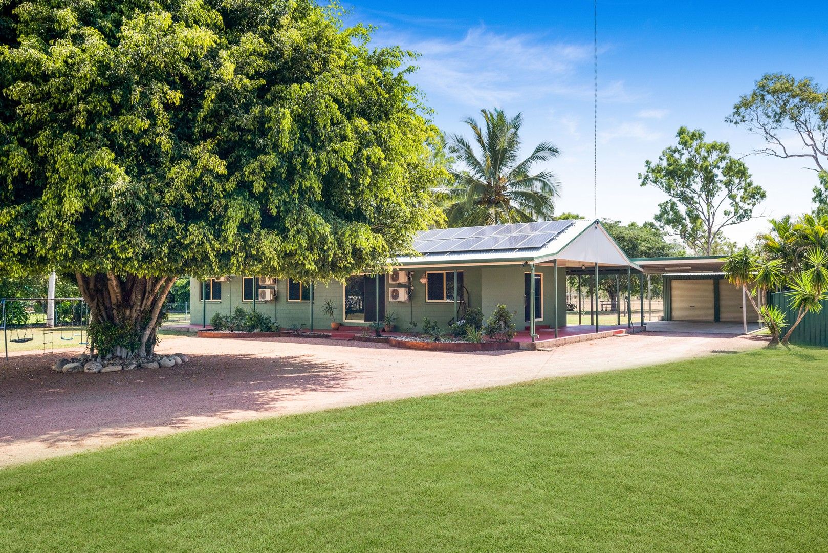 4 bedrooms House in 16 Saintly Court KELSO QLD, 4815