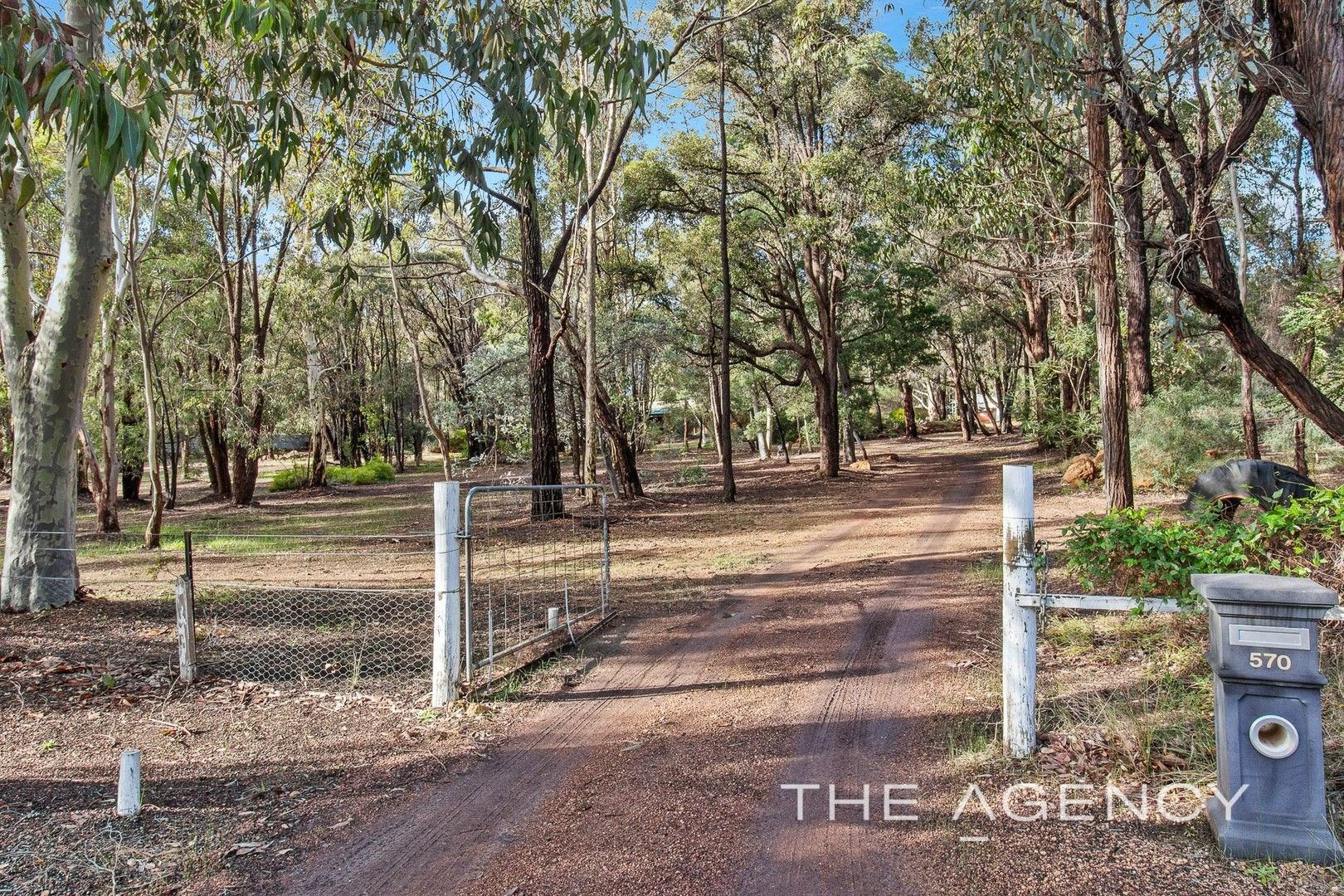 6 bedrooms House in 570 Leschenaultia Place CHIDLOW WA, 6556