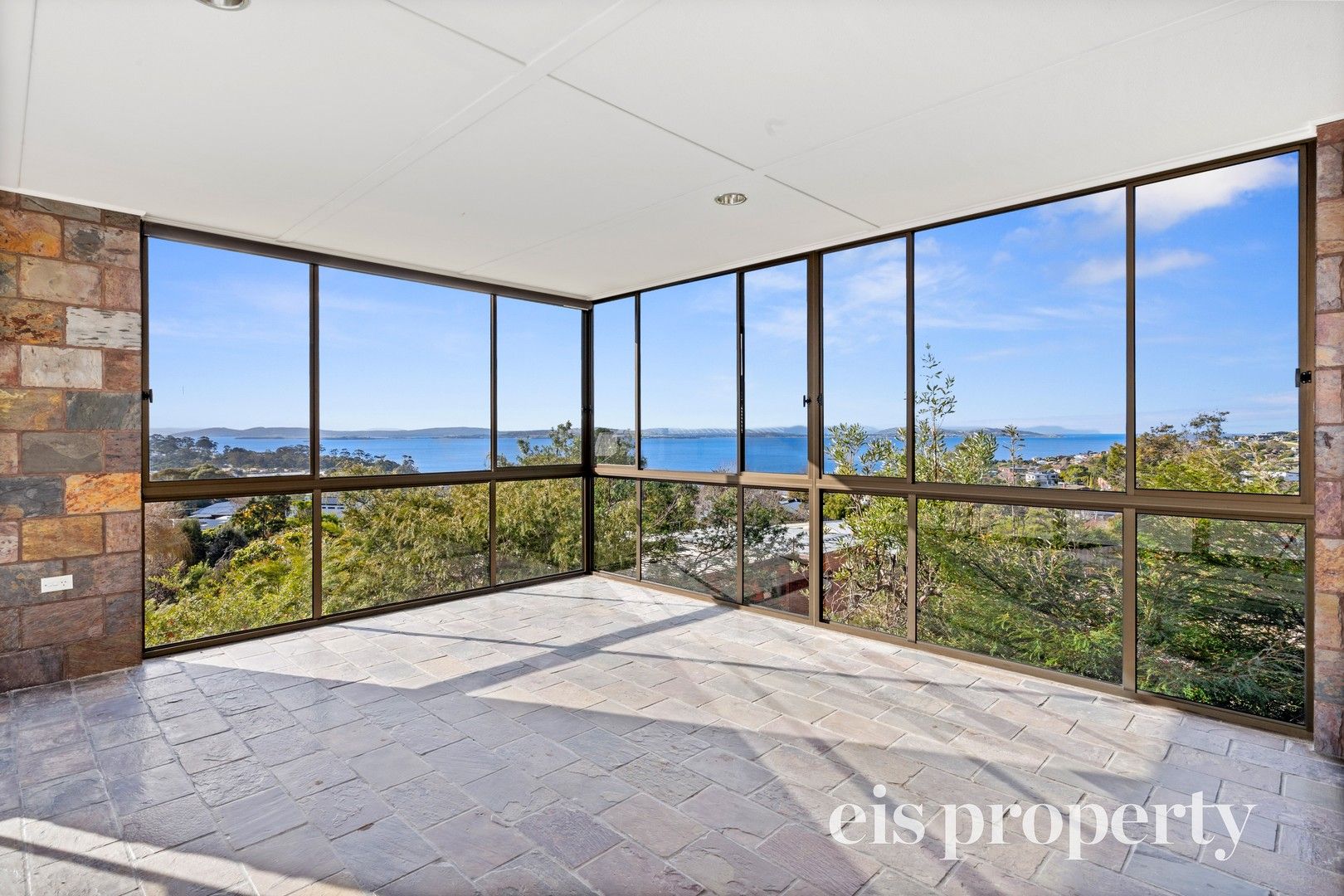 4 bedrooms House in 6/35 Gourlay Street BLACKMANS BAY TAS, 7052