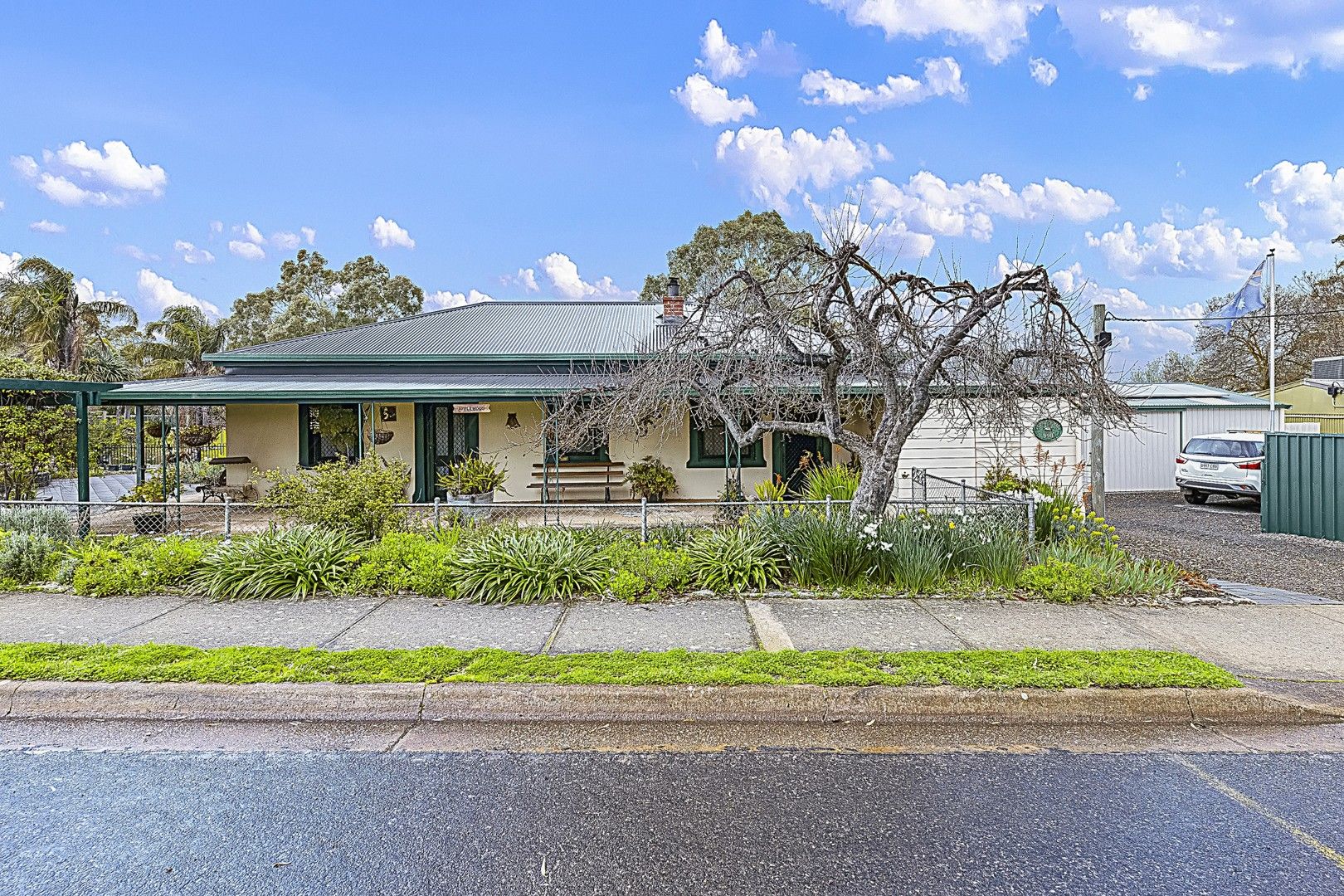 4 bedrooms House in 990 Black Top Road ONE TREE HILL SA, 5114
