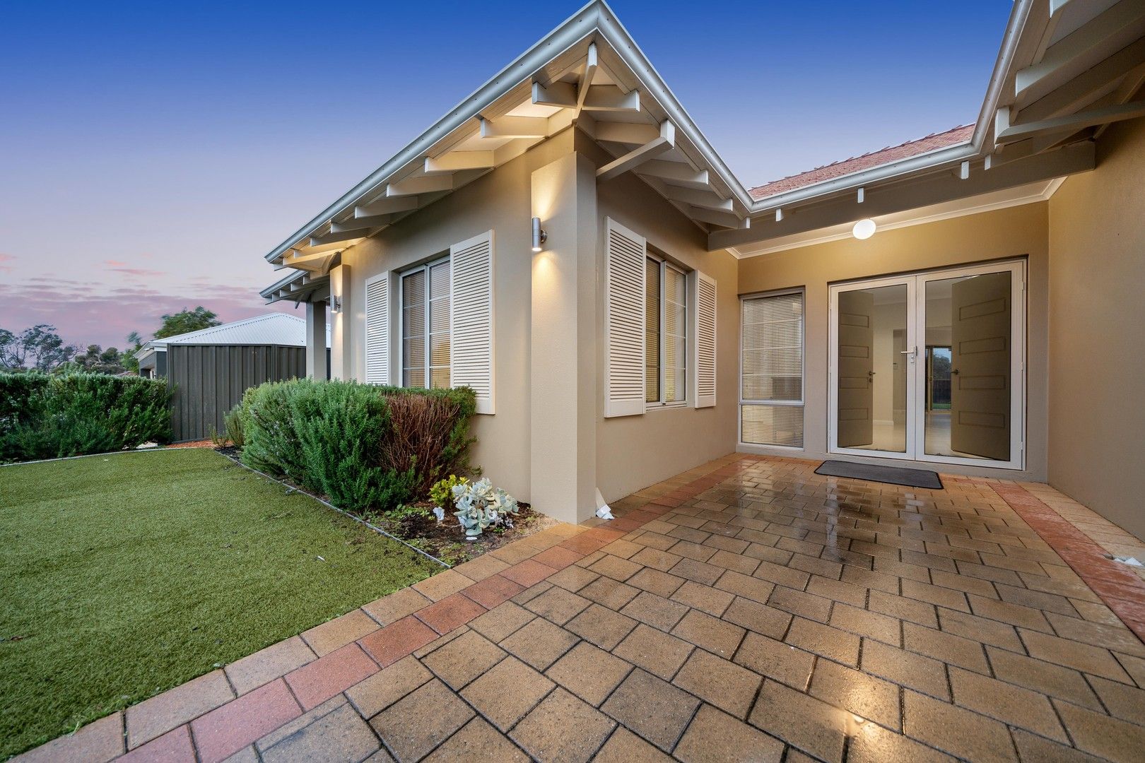 4 bedrooms House in 92 Wistful Parade AVELEY WA, 6069