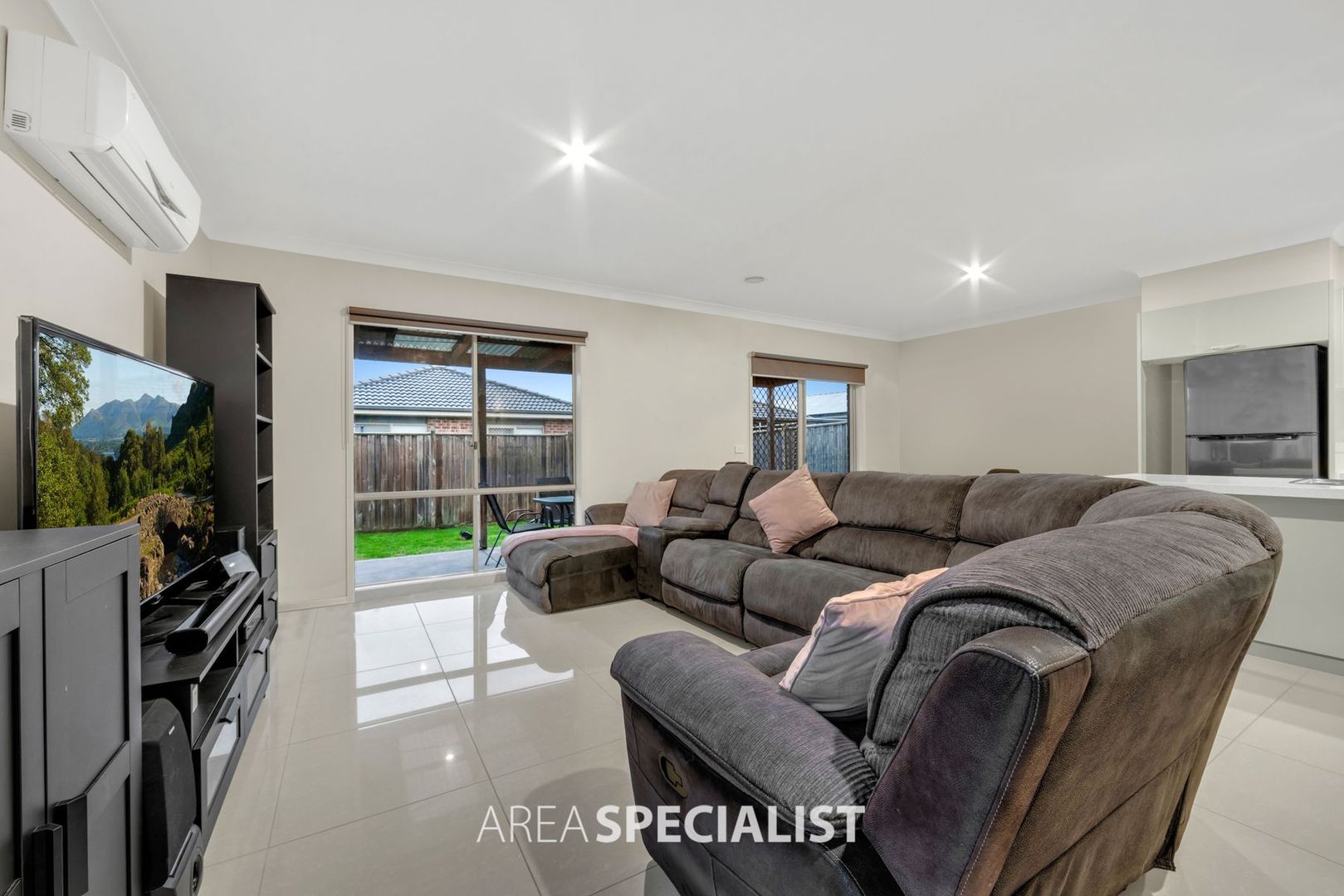 7 Paxford Drive, Cranbourne North VIC 3977, Image 2