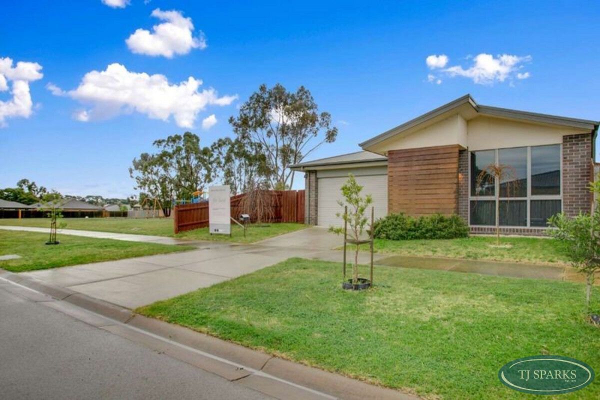 3 bedrooms House in 44A Banksia Crescent TYABB VIC, 3913