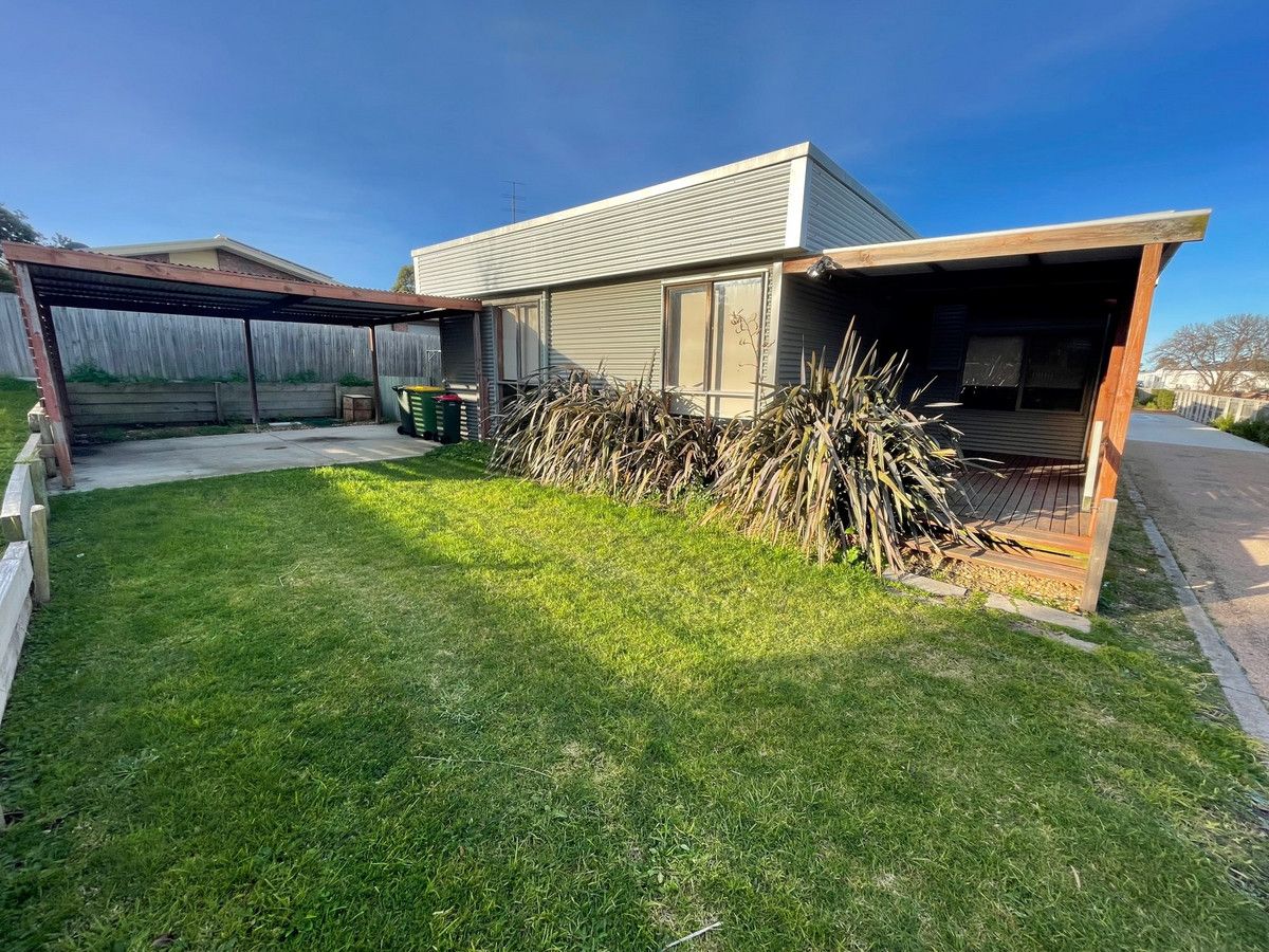 3 bedrooms House in 1/12 Bills Street LAKES ENTRANCE VIC, 3909