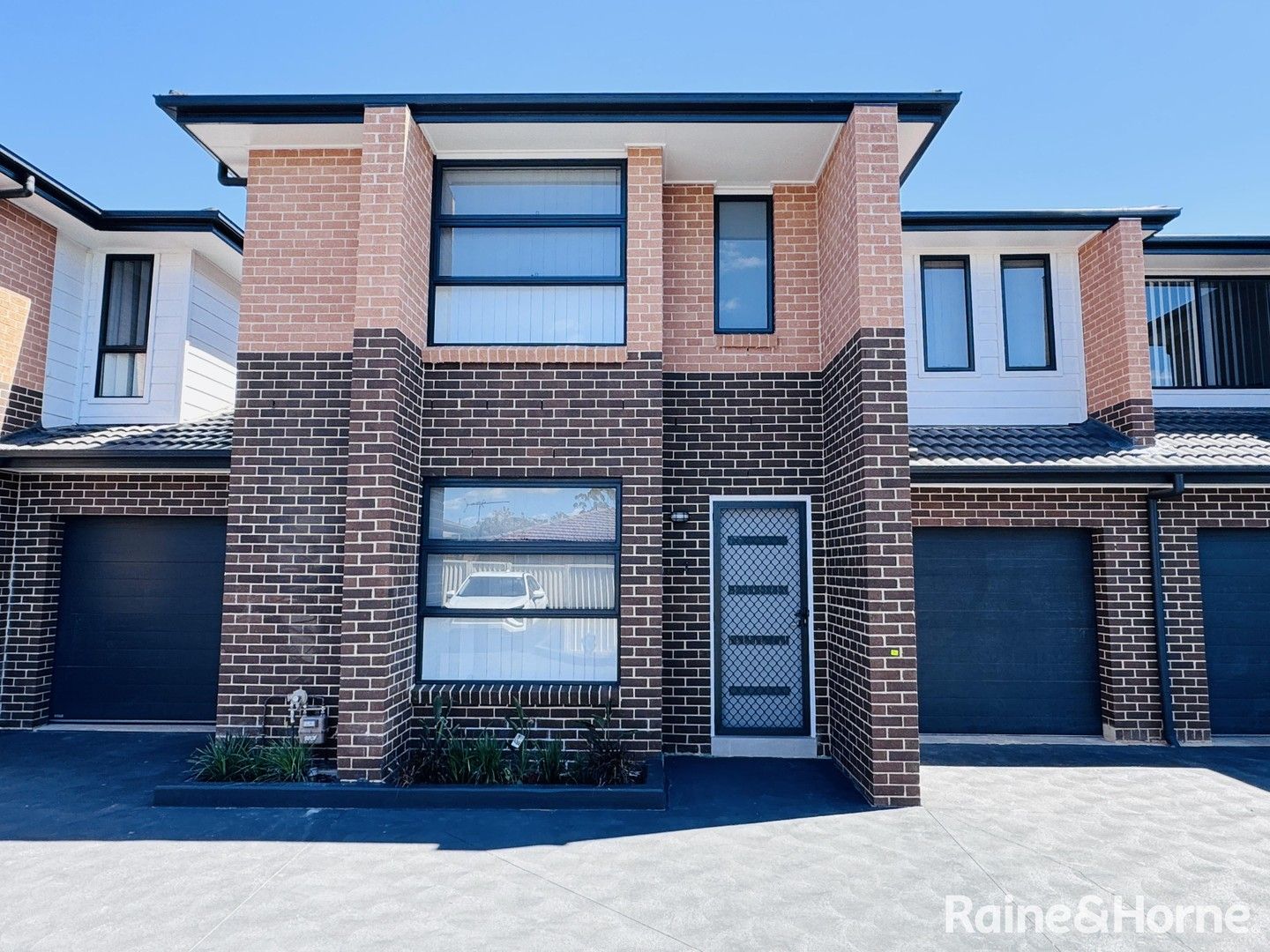 4 bedrooms Townhouse in 2/87 Oxford Road INGLEBURN NSW, 2565