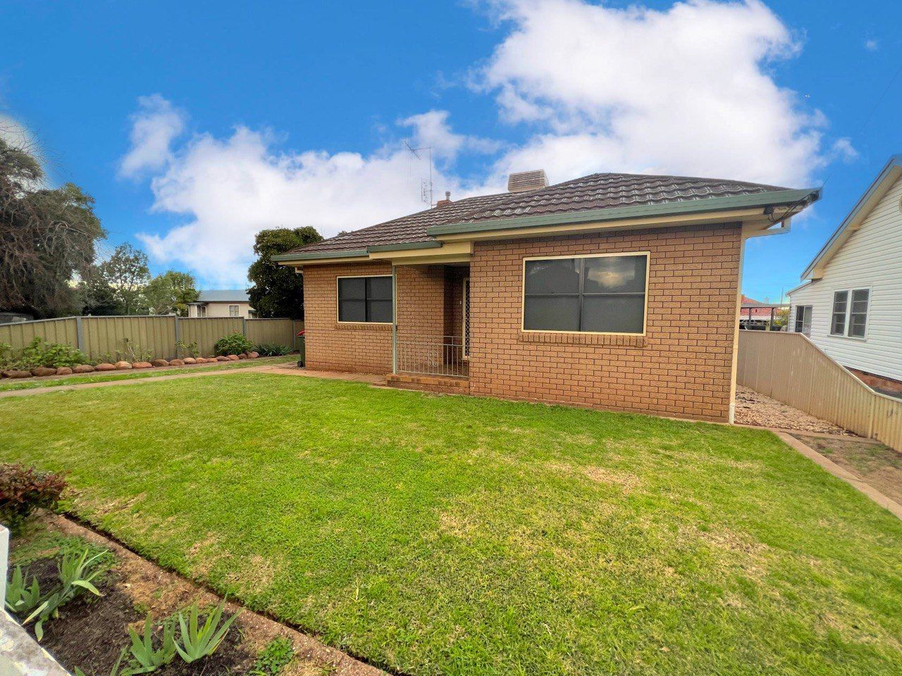 3 bedrooms House in 7 Belmore Avenue PARKES NSW, 2870