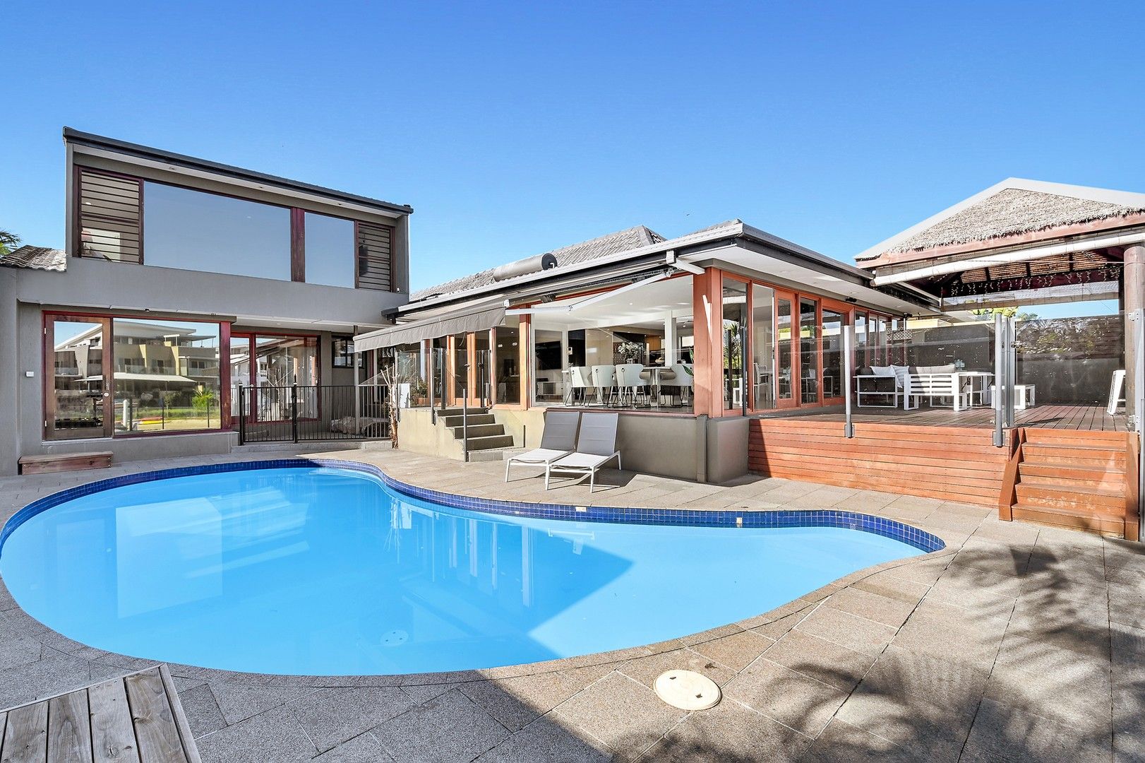 Gibraltar Drive, Isle Of Capri QLD 4217 5 beds house for Rent, 2,500