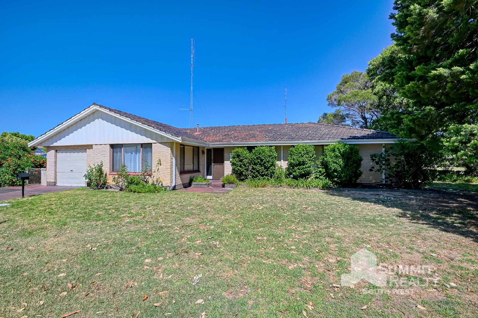 4 bedrooms House in 2 Mary Avenue BRUNSWICK WA, 6224