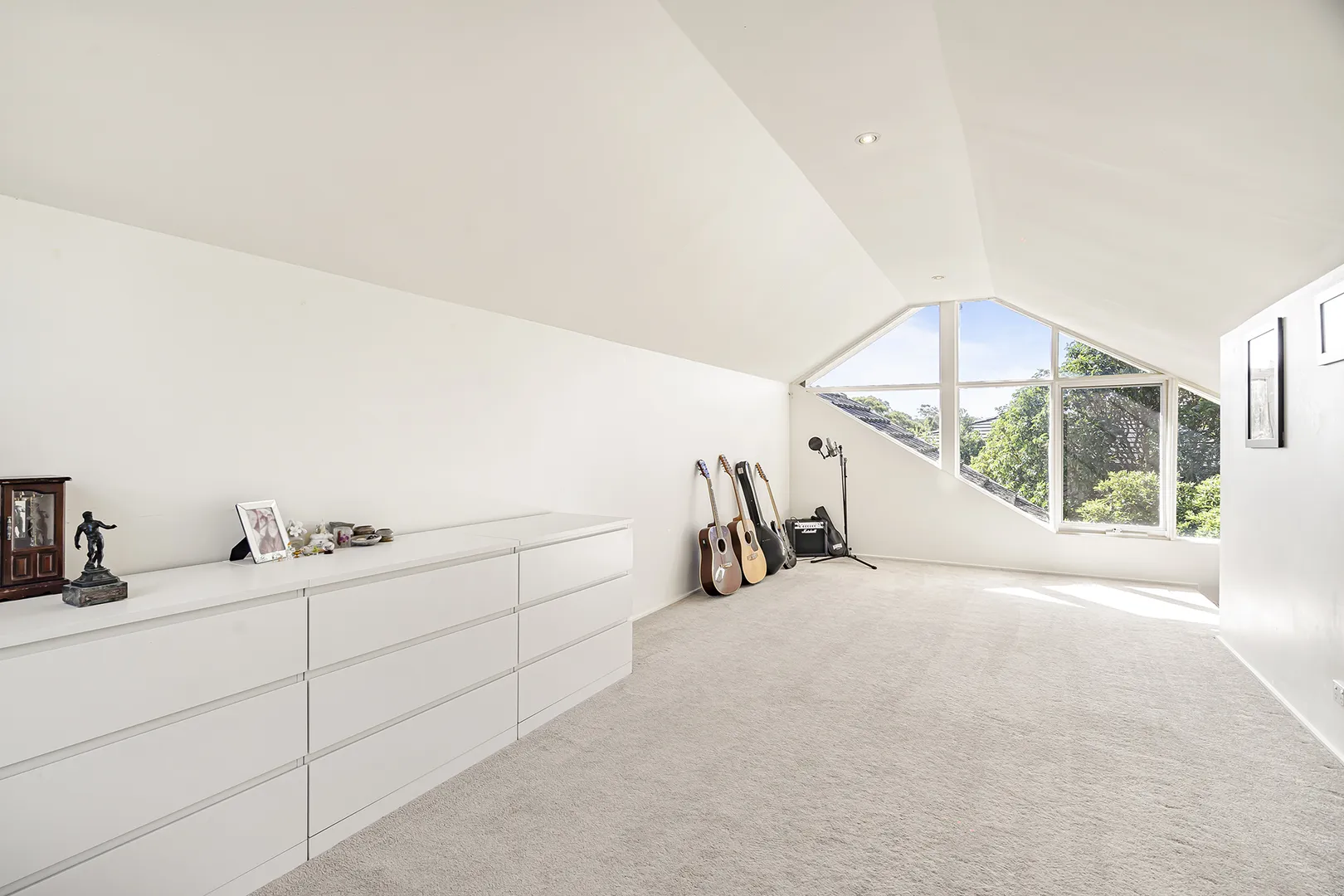 House in Balwyn North - More