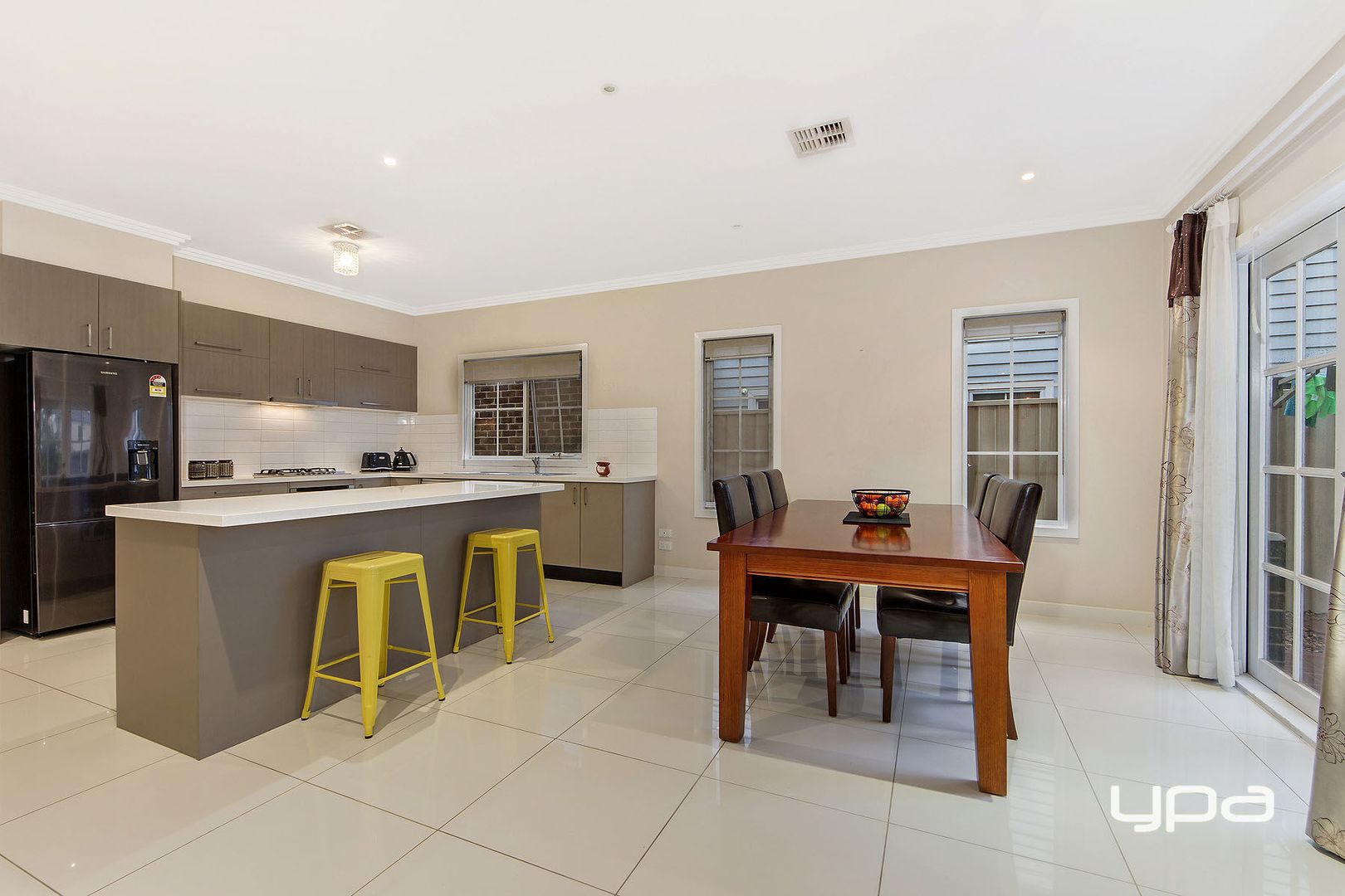 10/7 Toolondo Close, Caroline Springs VIC 3023, Image 2