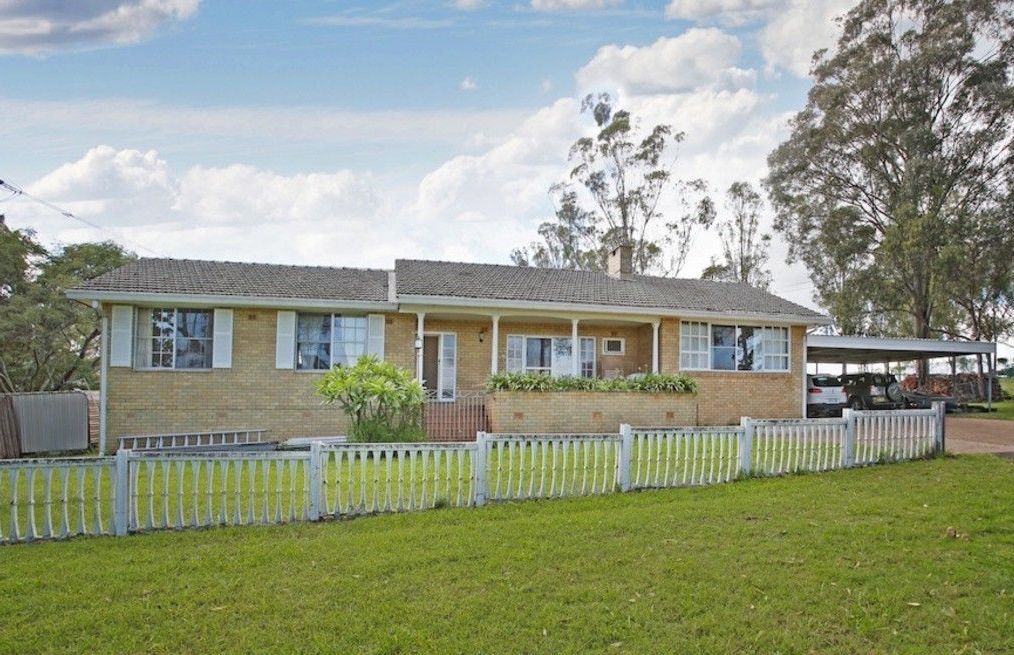 4 bedrooms House in 90 Croatia Avenue EDMONDSON PARK NSW, 2174