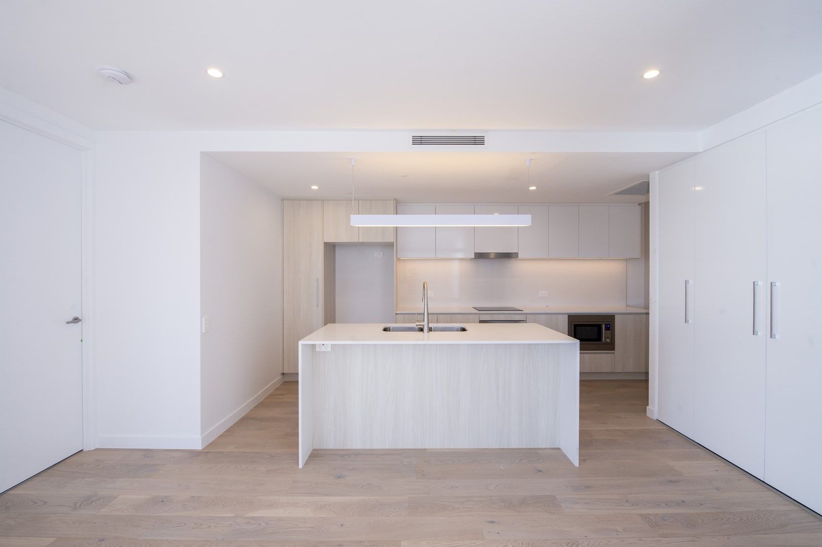 2 bedrooms Apartment / Unit / Flat in 404/21 Canberra Tce KINGS BEACH QLD, 4551