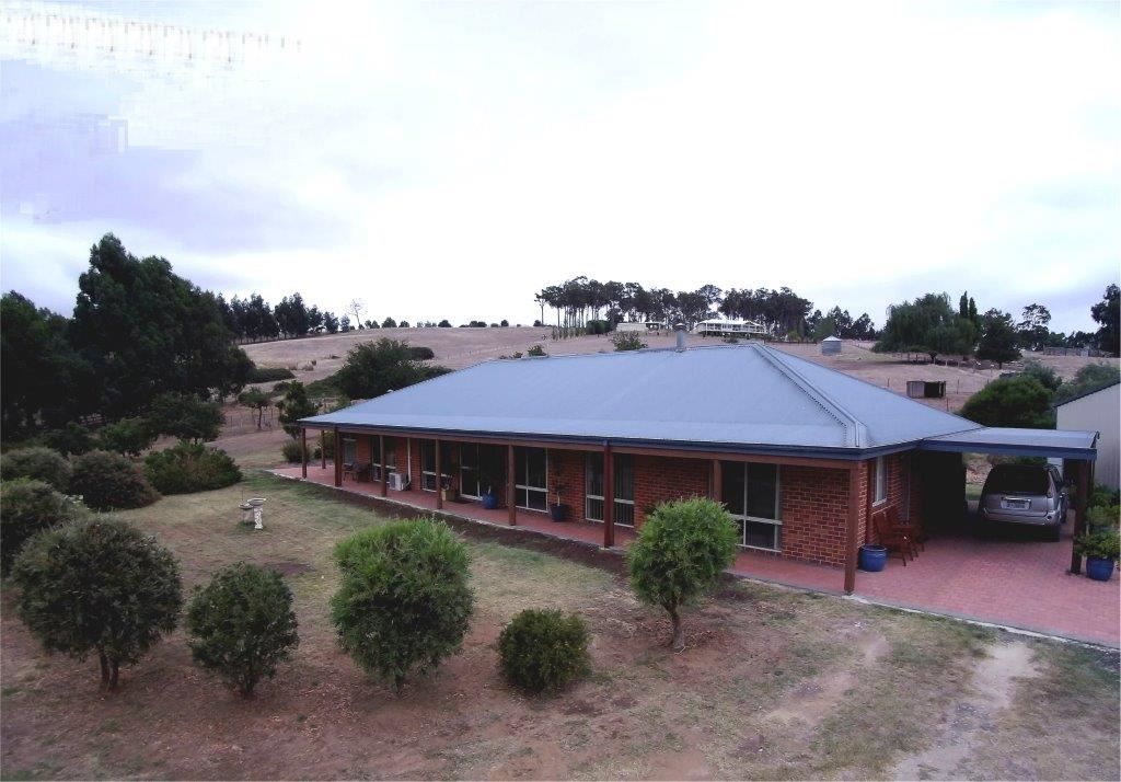 17 Elwins Road, Kangaroo Gully WA 6255