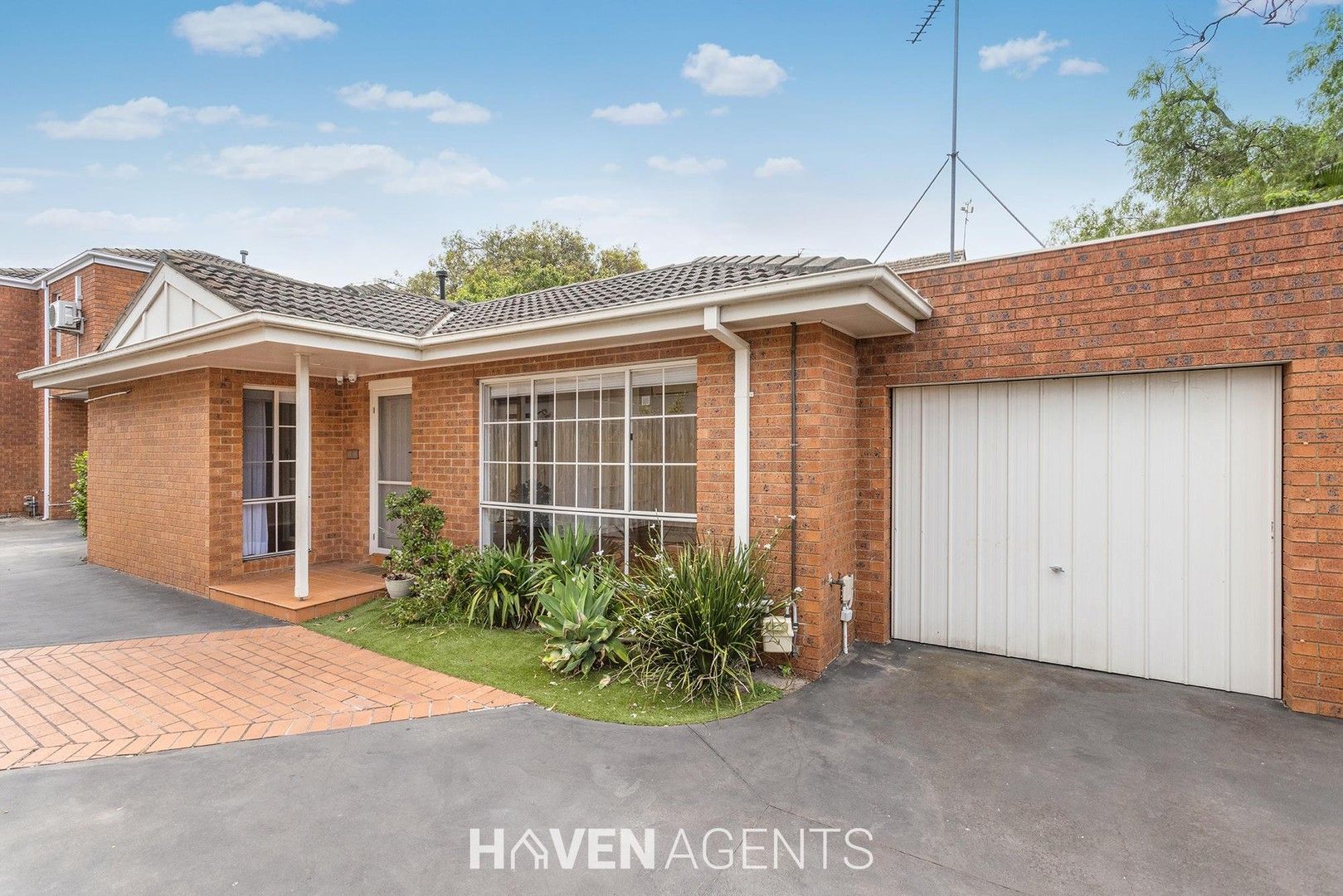 2 bedrooms Apartment / Unit / Flat in 2/30 Ludstone Street HAMPTON VIC, 3188