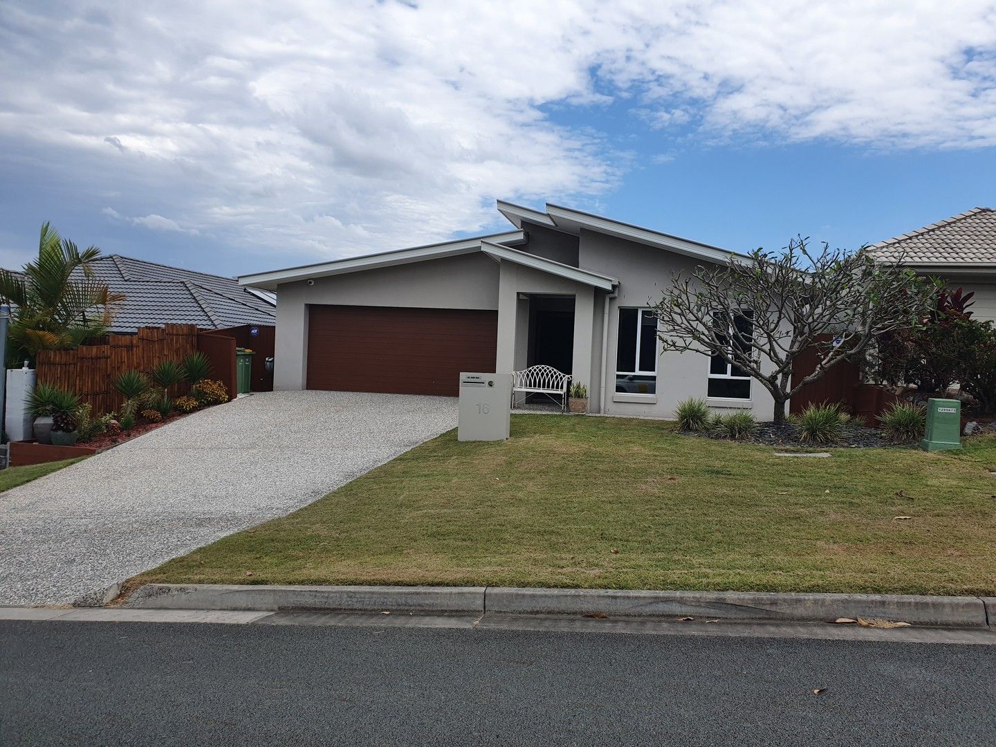 3 bedrooms House in 16 Santa Clara Rise UPPER COOMERA QLD, 4209