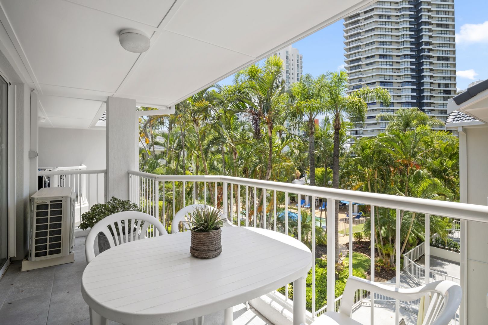 38/1 Cronin Avenue, Main Beach QLD 4217, Image 2