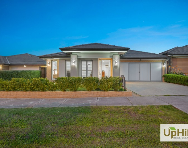 28 Hartland Drive, Cranbourne North VIC 3977