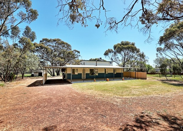 33 Russell Street, Cuballing WA 6311