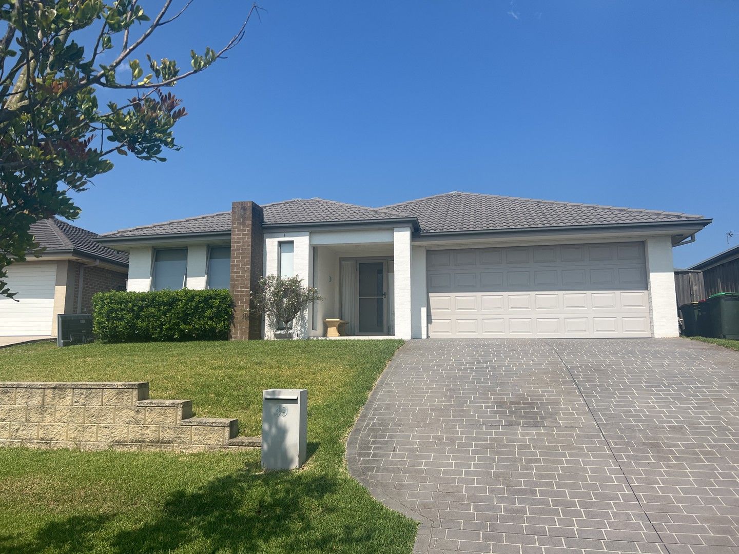 4 bedrooms House in 49 Horizon Street GILLIESTON HEIGHTS NSW, 2321